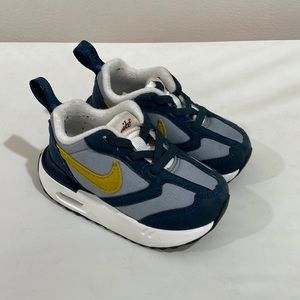 NIKE Toddler/ Baby Nike size 4c Navy sneakers